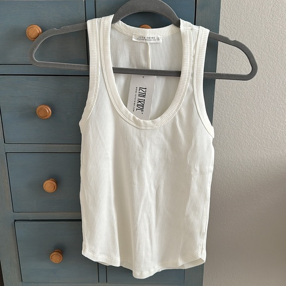 12th Tribe Gwen White Scoop Neck Tank Size SS - Picture 4 of 4